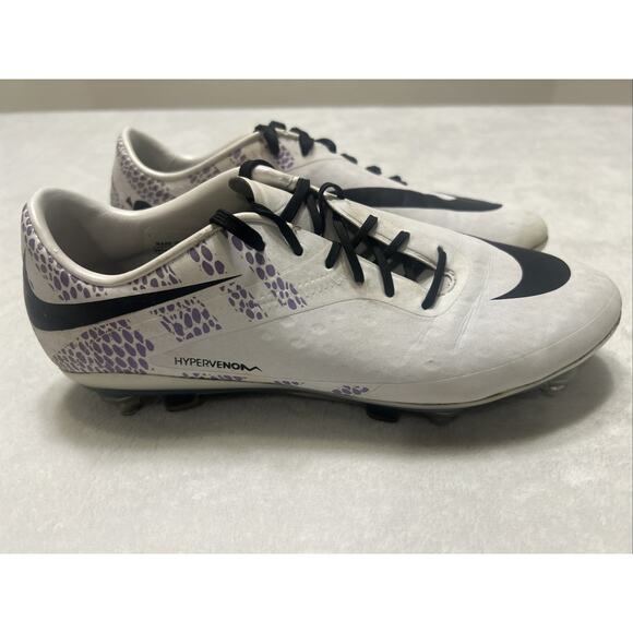 Nike Soccer Cleats Women’s Size 8 White Hypervenom Rare Football Shoes Outdoor - Picture 1 of 9